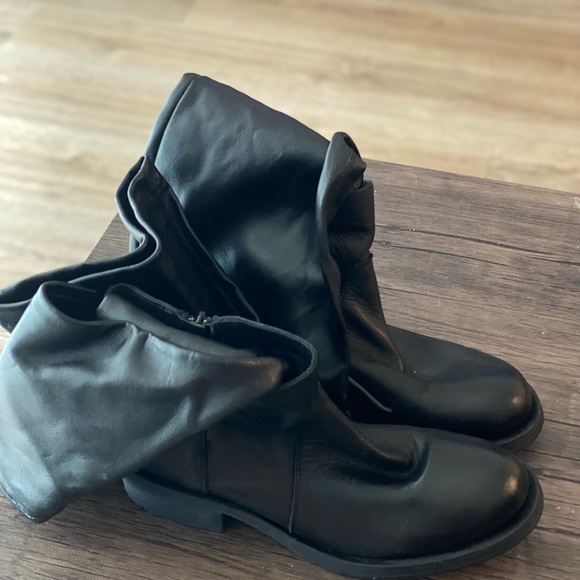 Knee length boots - Picture 3 of 3